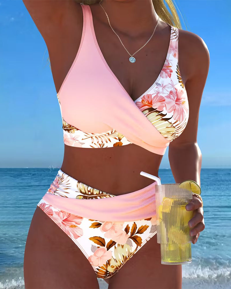 Biquíni com estampado floral contrastante e abertura