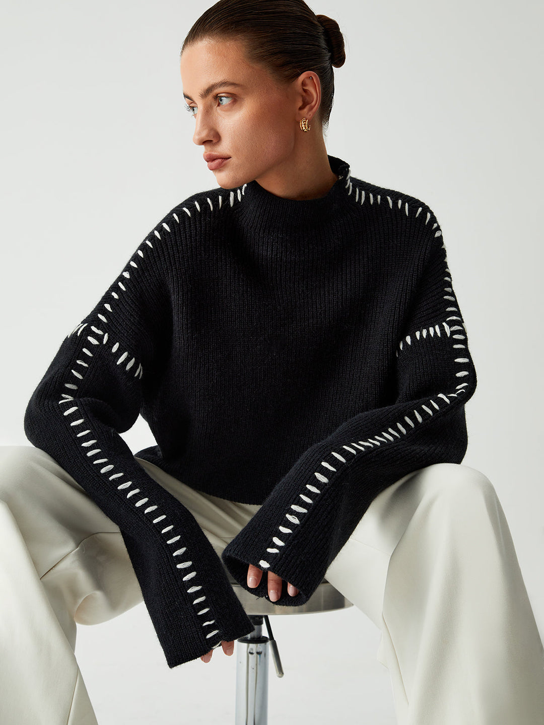 Alma | Suéter oversize de cuello alto en piqué con detalles
