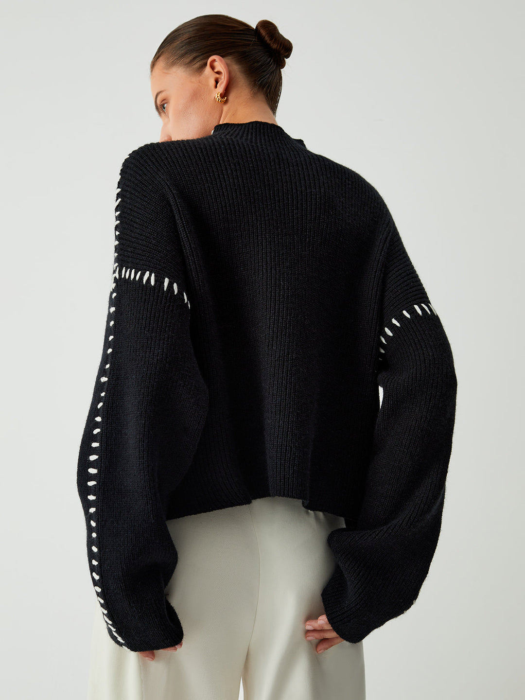 Alma | Suéter oversize de cuello alto en piqué con detalles