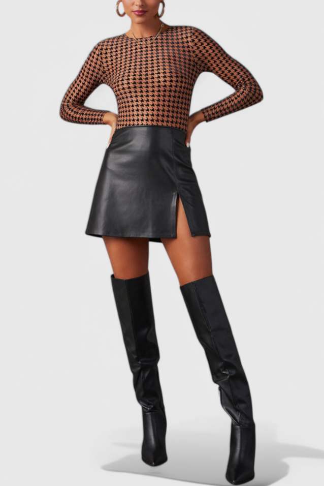 Belas Botas Pretas Acima do Joelho com Salto Bloco