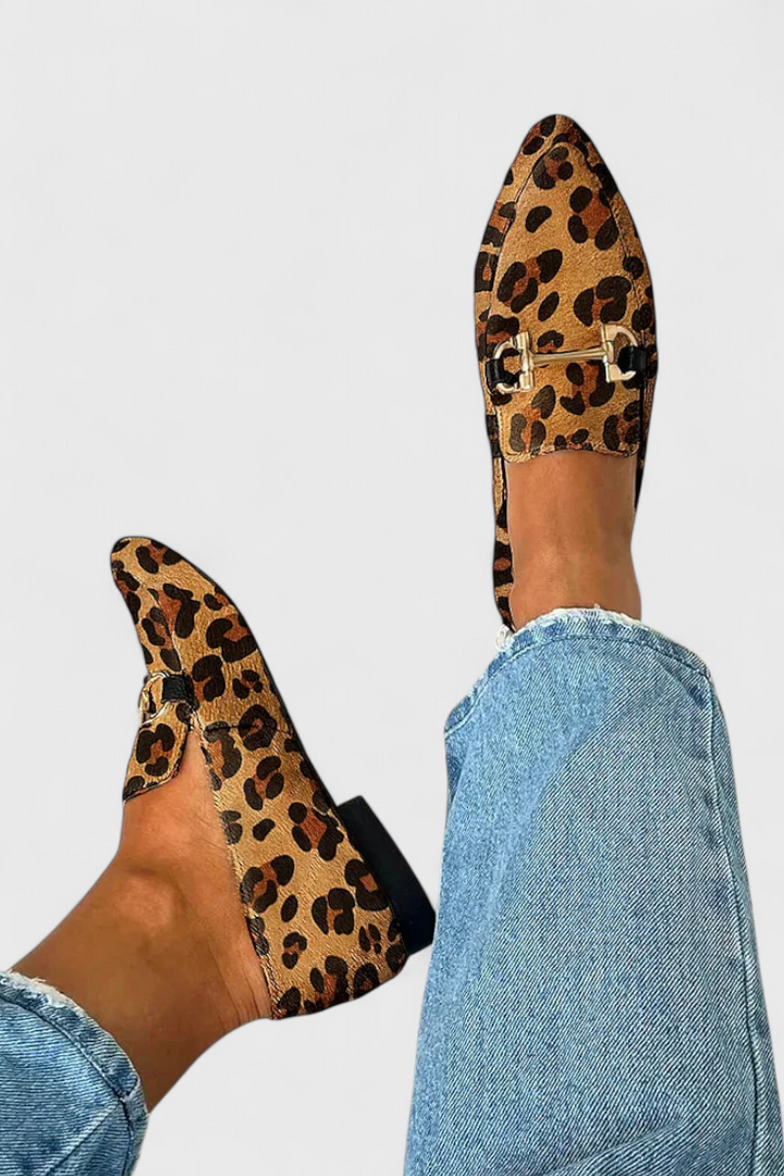 Lluvia Mocasines Elegantes con Patrón Grabado y Tacón Sutil